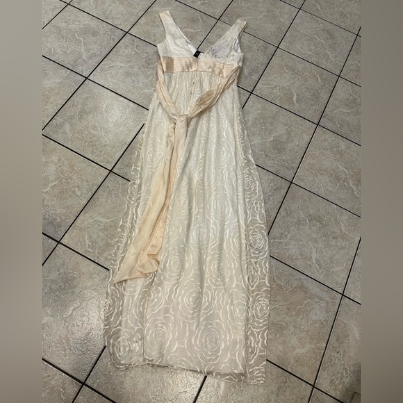 BCBG Elegant Cream Floral Gown Size 4 - Picture 2 of 5